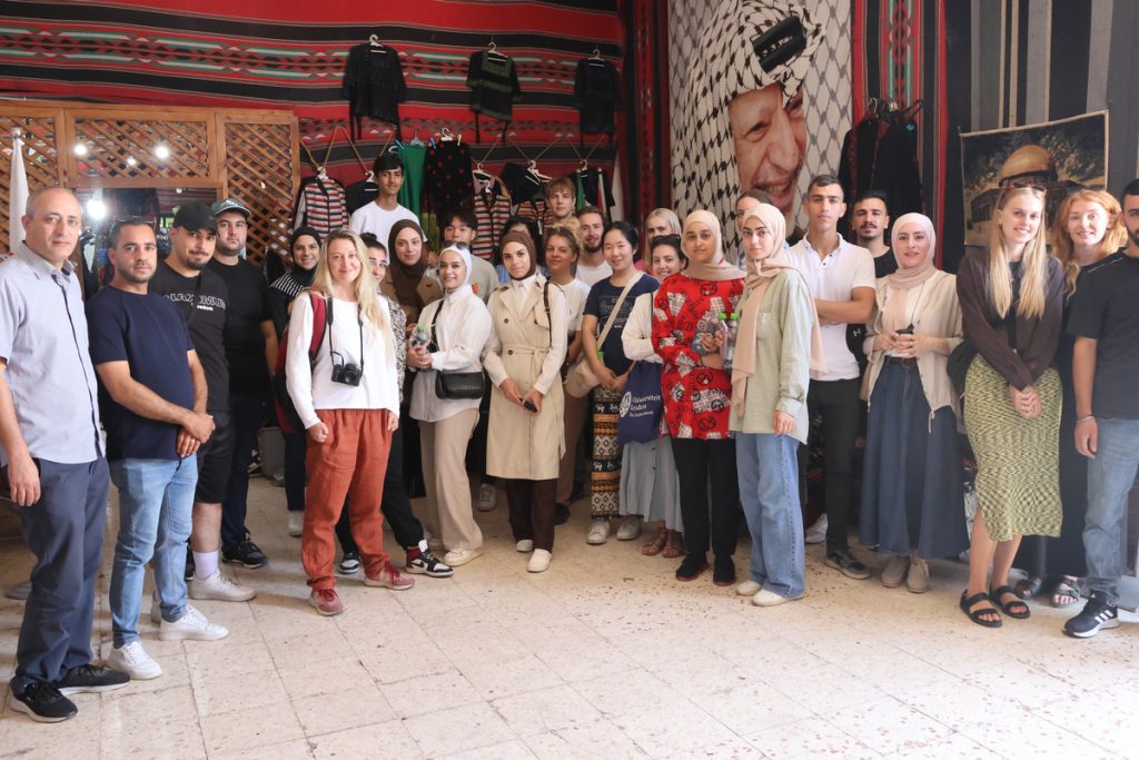 Best Programs to Volunteer with Palestinian Refugees And Children 
